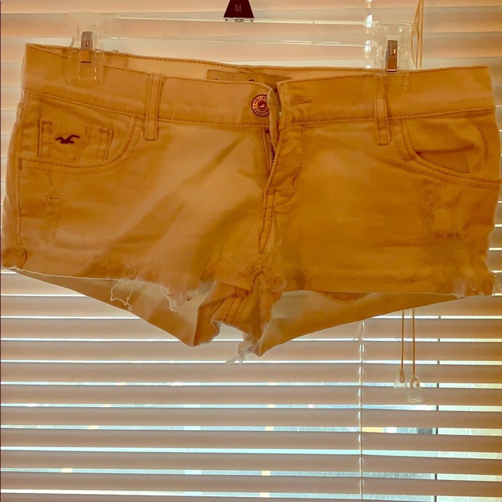White Hollister shorts